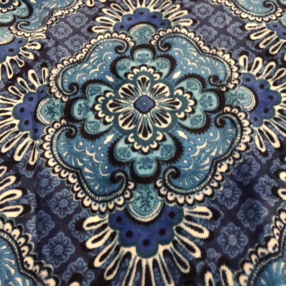 NWT! Vera Bradley throw blanket! - Picture 8 of 8